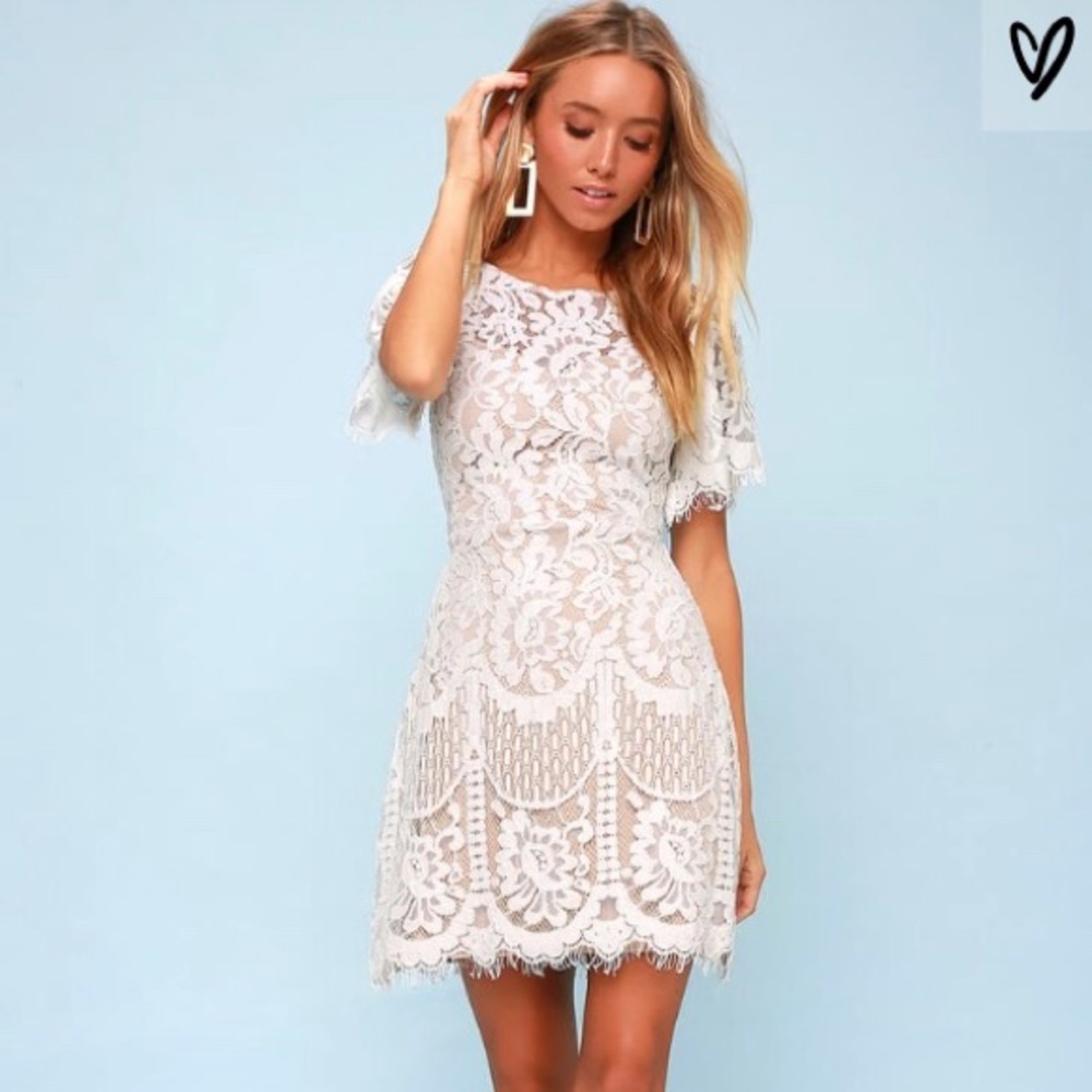 White lace short sleeved dress
